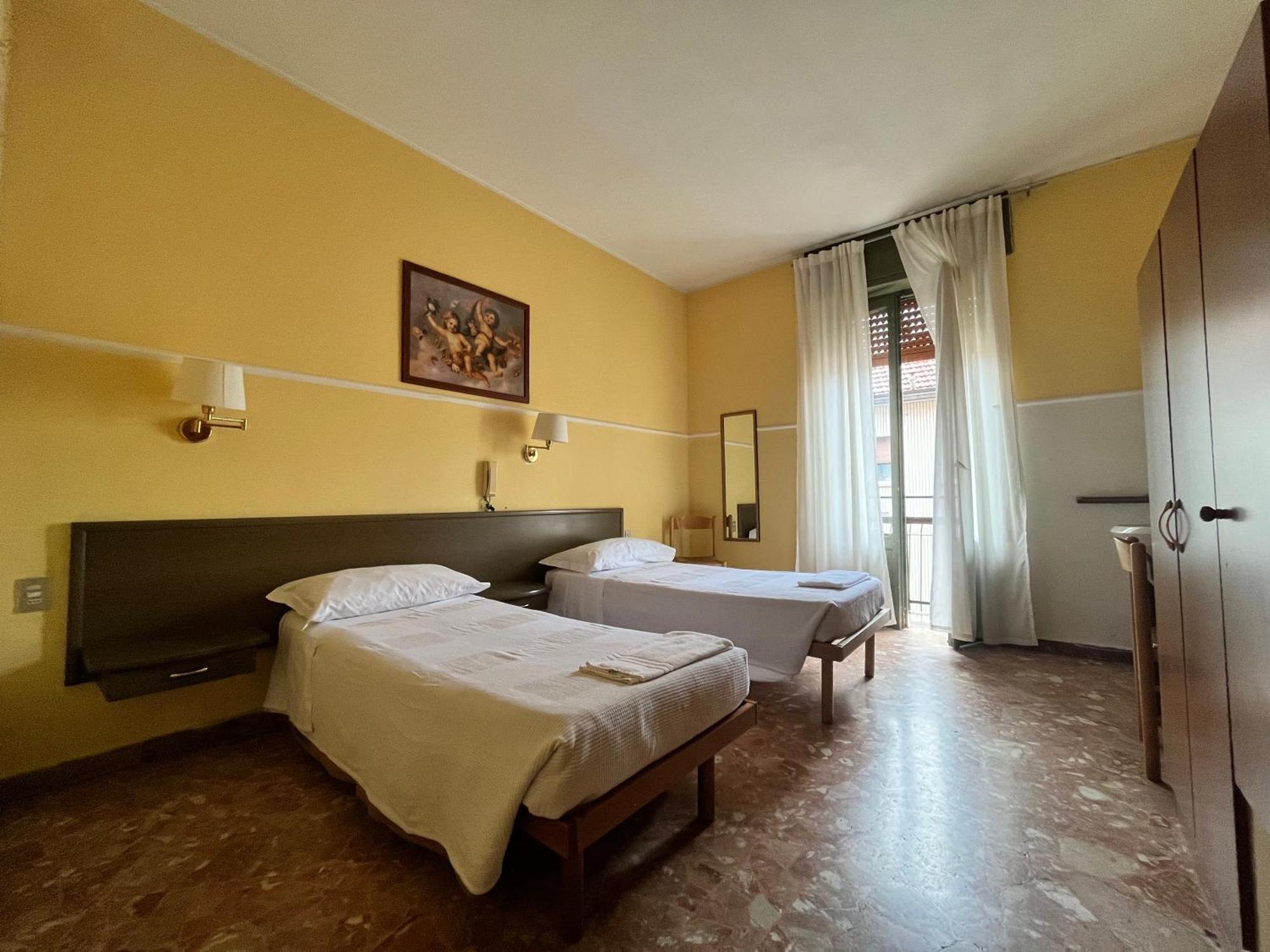 Hotel Parini Cesano Boscone Exterior foto
