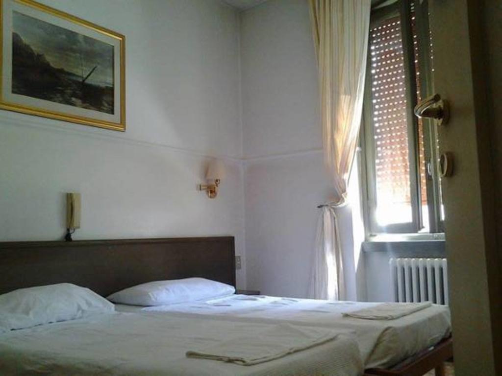 Hotel Parini Cesano Boscone Exterior foto