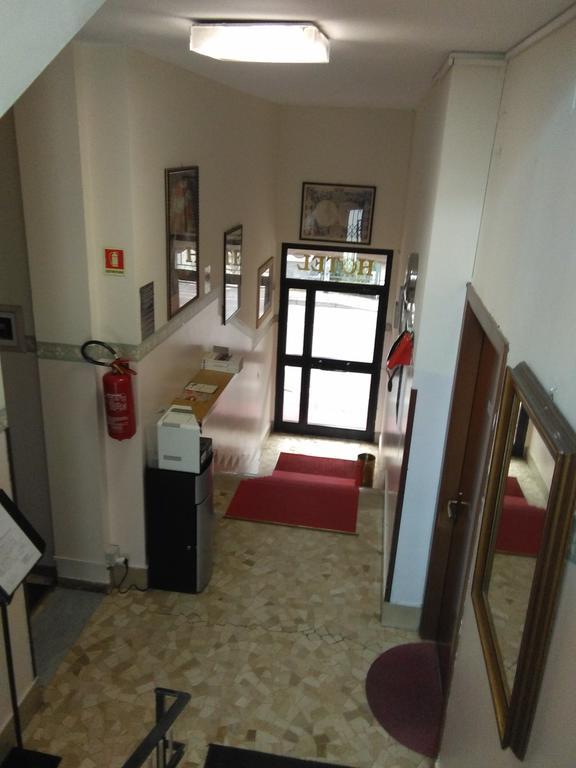 Hotel Parini Cesano Boscone Exterior foto
